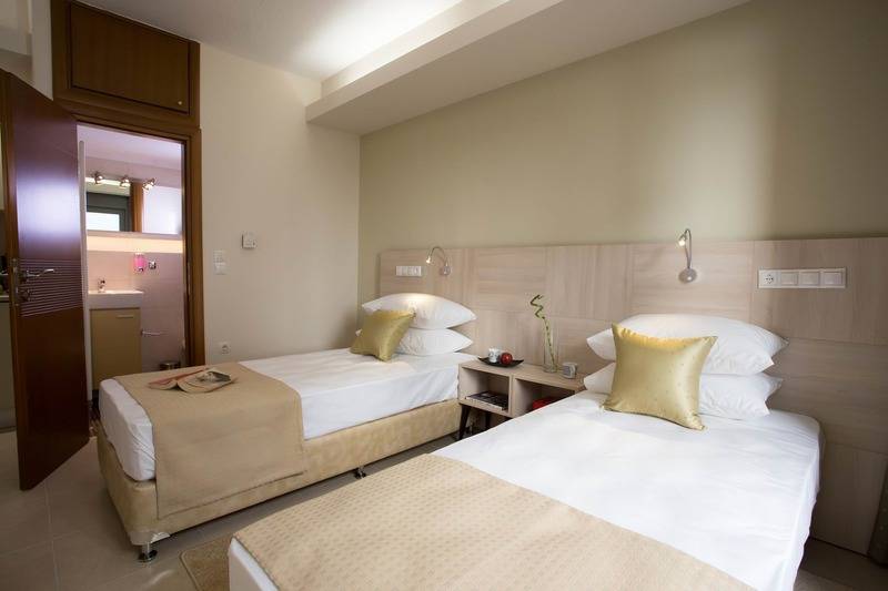 إستوديو سوبيريور, Polis Apartments