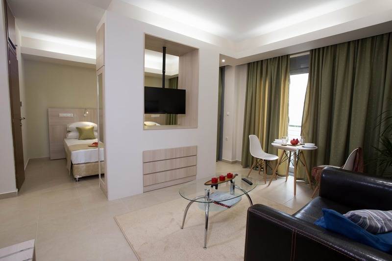 إستوديو سوبيريور, Polis Apartments