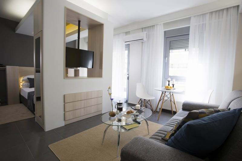 إستوديو سوبيريور, Polis Apartments