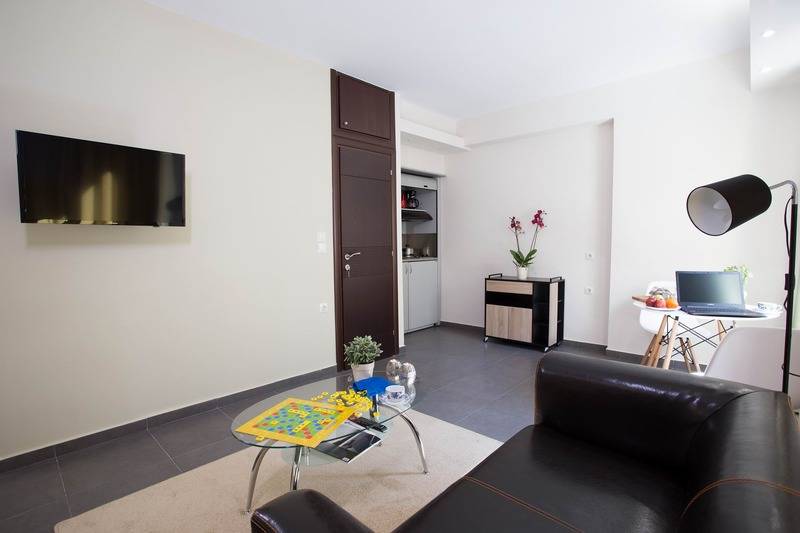 إستوديو سوبيريور, Polis Apartments