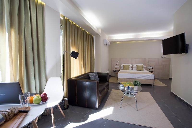 إستوديو سوبيريور, Polis Apartments