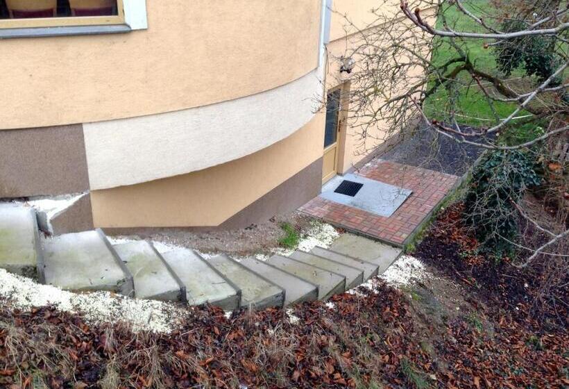 이코노미 트리플 룸, Family Hotel Maxim