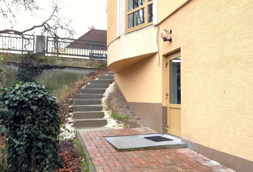 이코노미 트리플 룸, Family Hotel Maxim