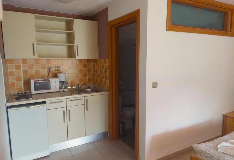 חדר סטודיו סטנדרד, Amari