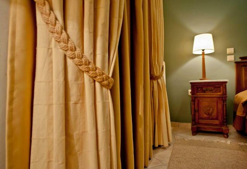 Номер Стандарт Вид на Горы, Bacchus