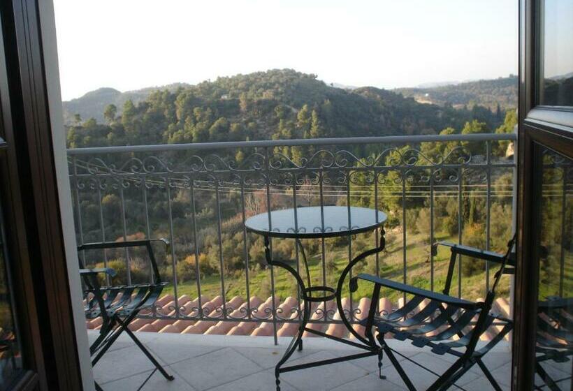 Номер Стандарт Вид на Горы, Bacchus