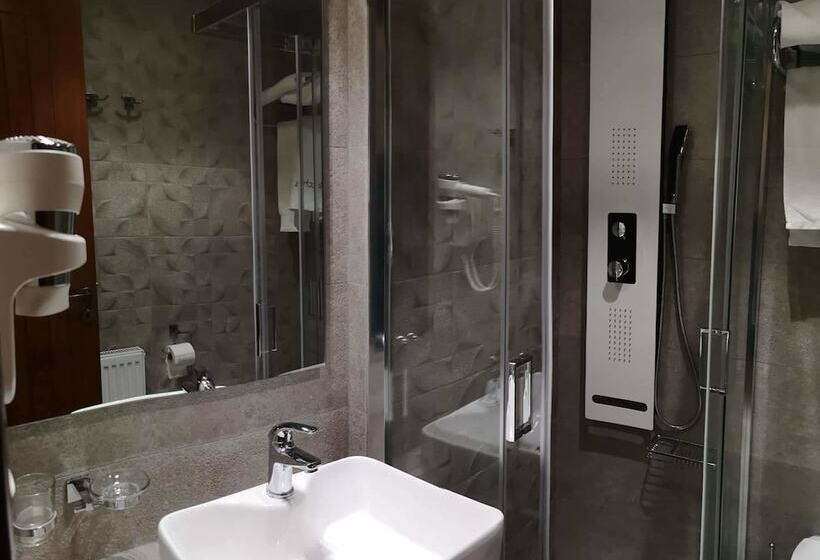 Номер Стандарт Вид на Горы, Bacchus