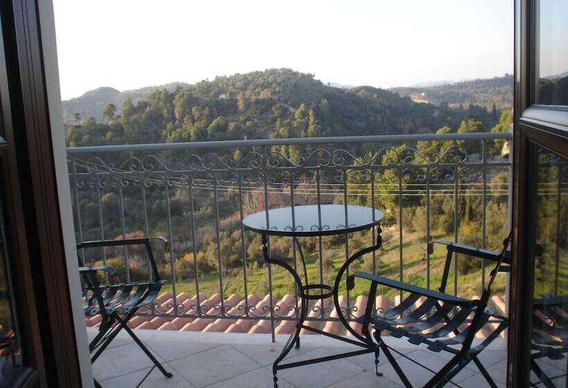 Номер Стандарт Вид на Горы, Bacchus