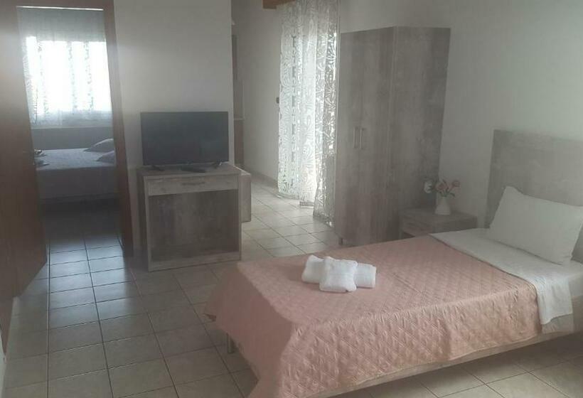 Четырехместный Номер Стандарт, Chrisa