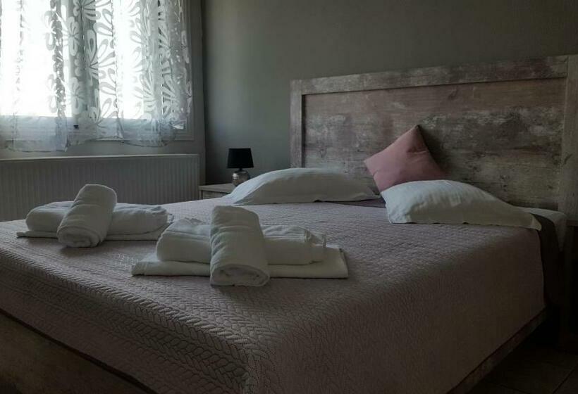 Четырехместный Номер Стандарт, Chrisa