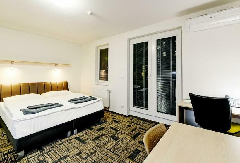 침실 1개 이그제큐티브 아파트, Efi Palace