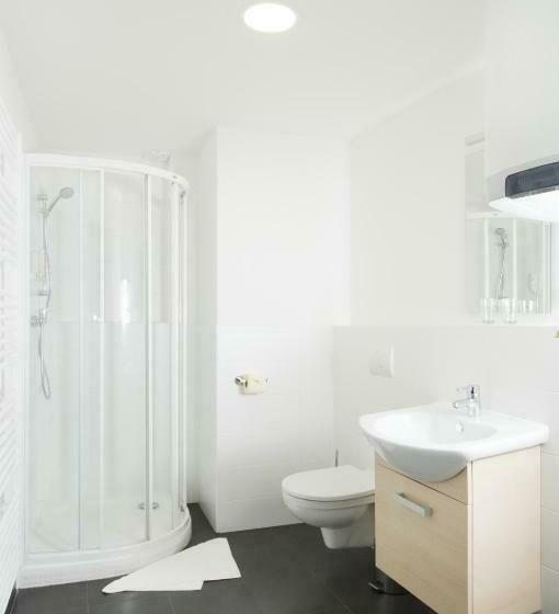 침실 1개 이그제큐티브 아파트, Efi Palace