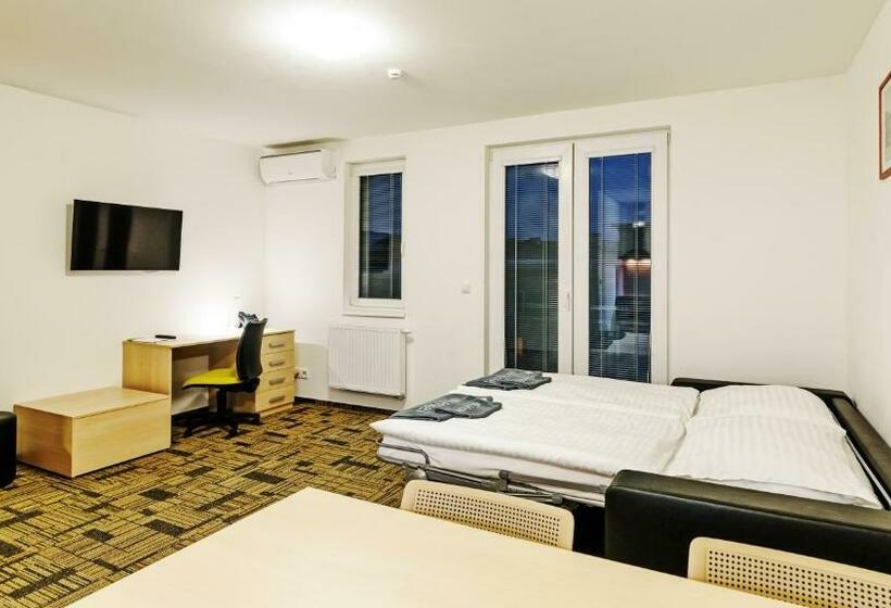 이그제큐티브 룸, Efi Palace