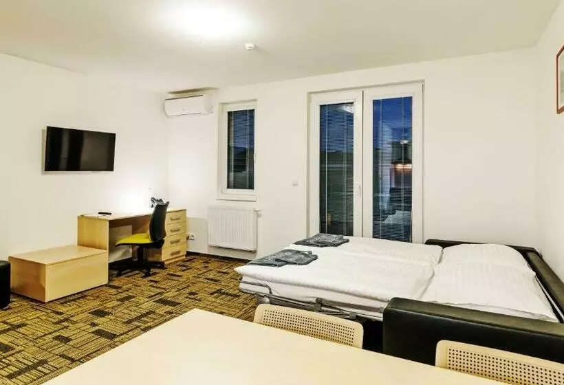 Executive-huone, Efi Palace