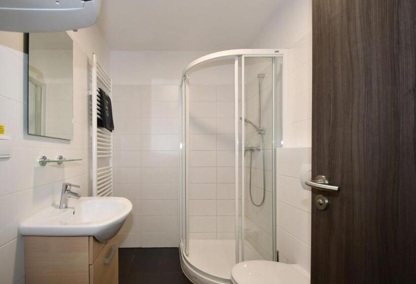 3침실 디럭스 아파트, Efi Palace