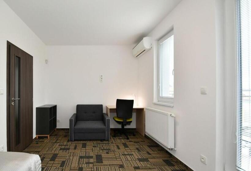 3침실 디럭스 아파트, Efi Palace