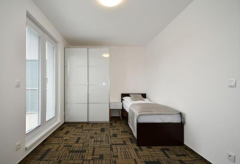 3침실 디럭스 아파트, Efi Palace