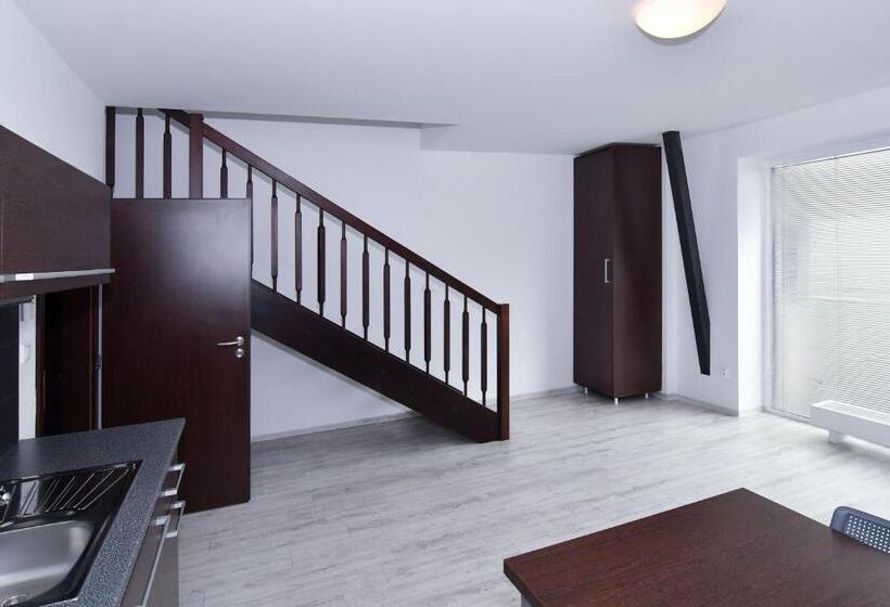 2침실 듀플렉스 아파트, Efi Palace