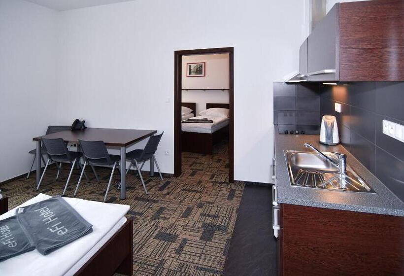 침실 2개 아파트, Efi Palace