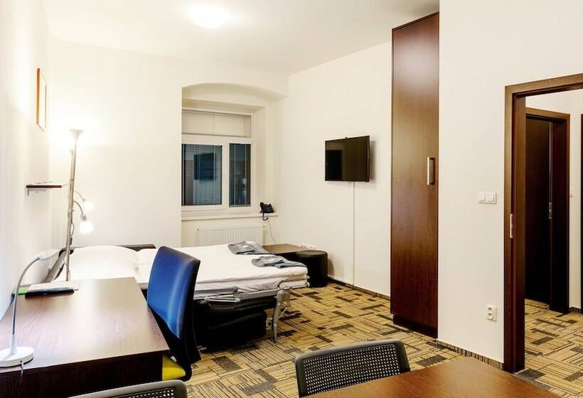 침실 1개 아파트, Efi Palace