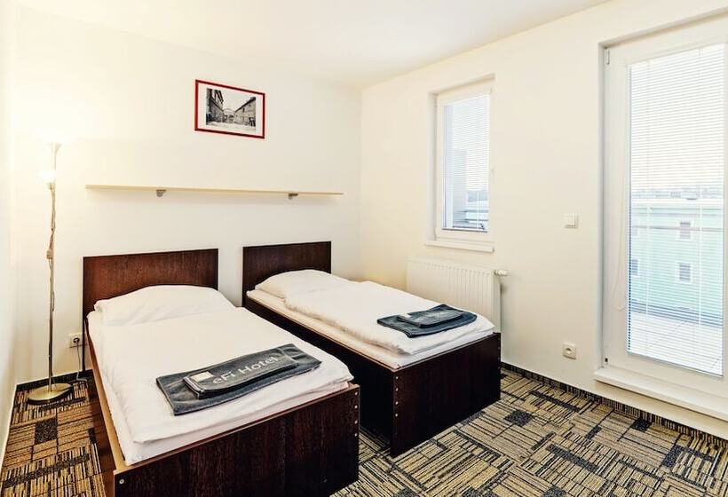 3침실 디럭스 아파트, Efi Palace