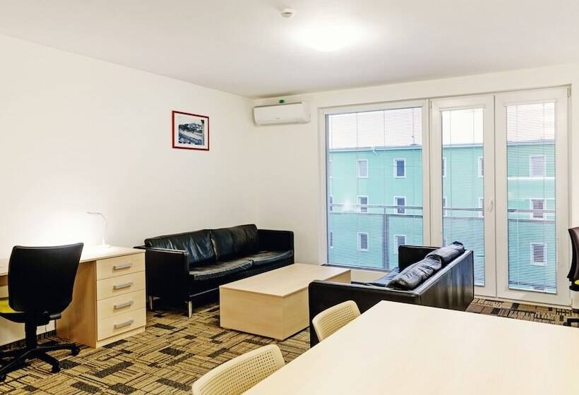 3침실 디럭스 아파트, Efi Palace