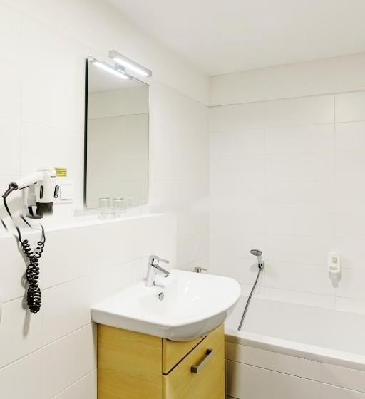 3침실 디럭스 아파트, Efi Palace