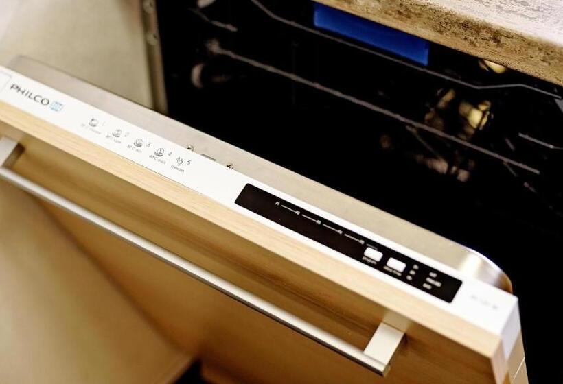 3침실 디럭스 아파트, Efi Palace