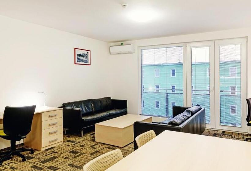 3침실 디럭스 아파트, Efi Palace