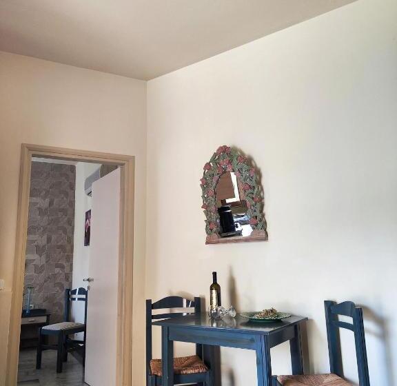 1階の1ベッドルームアパートメント, Eko Suites