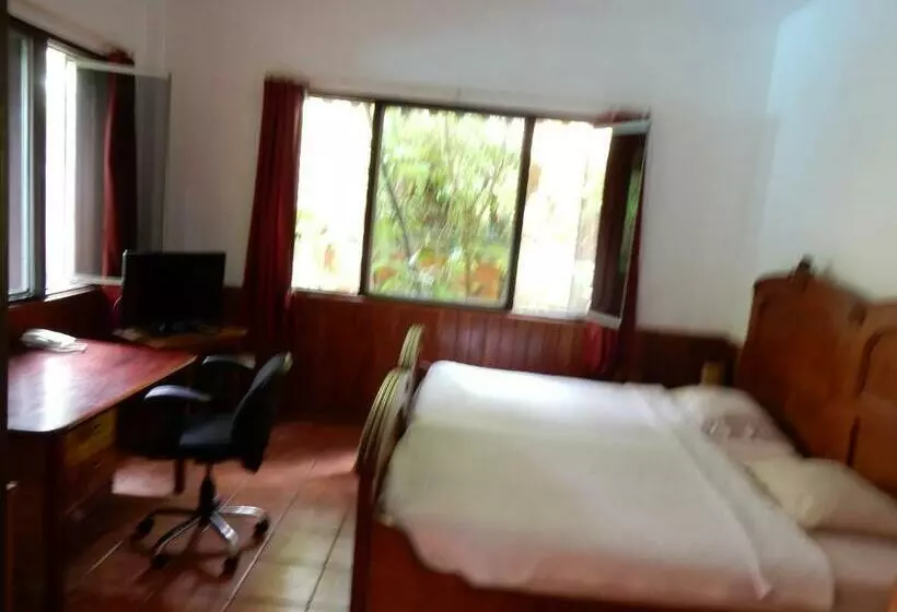 سوییت جونیور با چشم‌انداز استخر, La Casa Fitzcarraldo