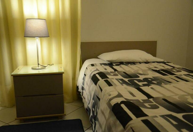 اتاق استاندارد چهار تخته, Marie Palace