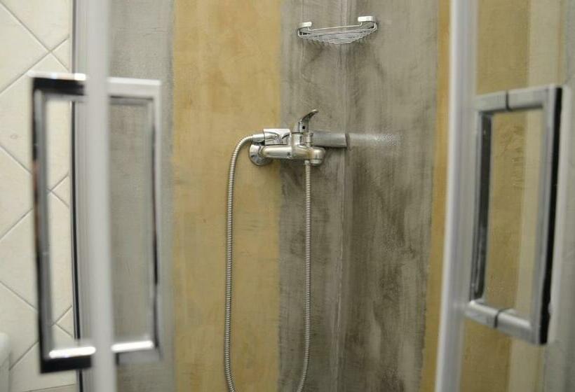 اتاق استاندارد چهار تخته, Marie Palace