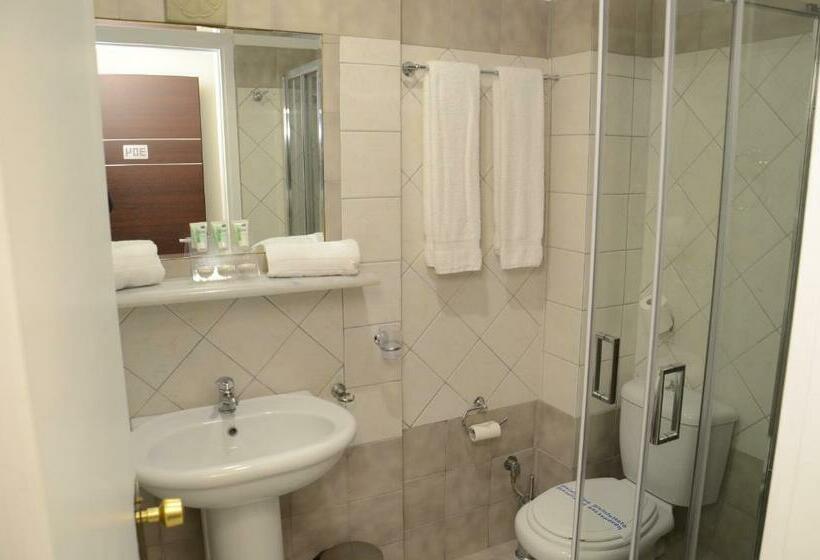 اتاق استاندارد چهار تخته, Marie Palace