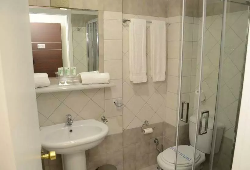 اتاق استاندارد چهار تخته, Marie Palace
