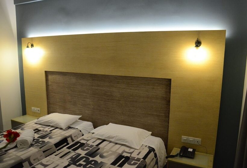 اتاق استاندارد سه نفره, Marie Palace