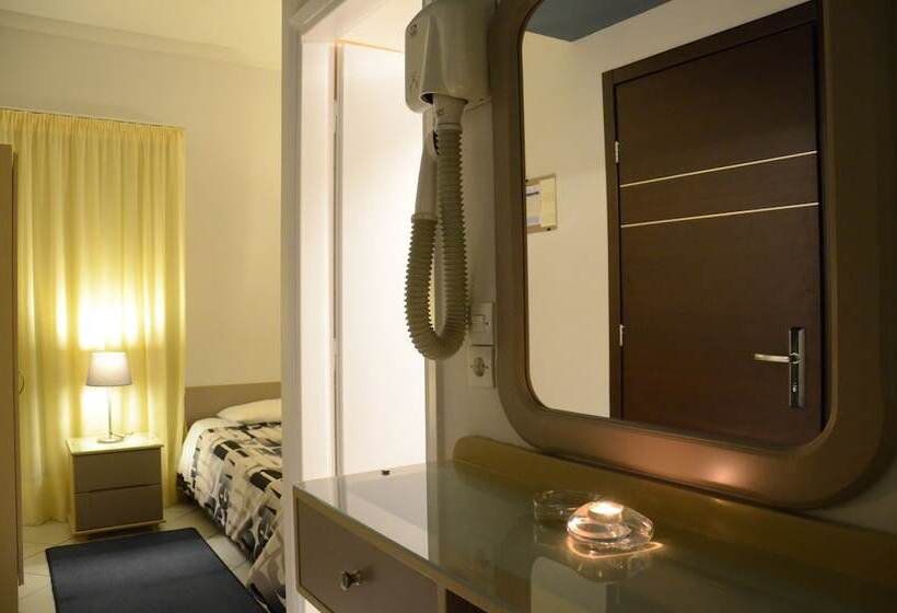 اتاق استاندارد چهار تخته, Marie Palace