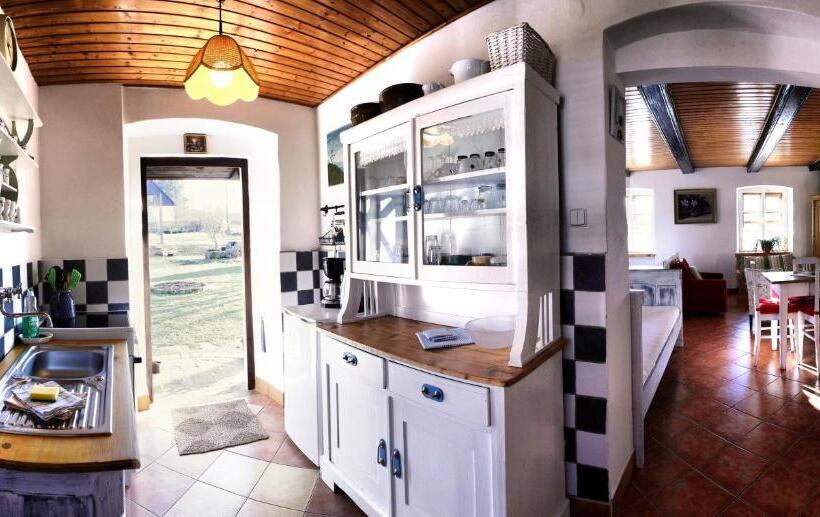 דירת חדר, Pension Laura