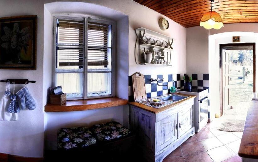 דירת חדר, Pension Laura