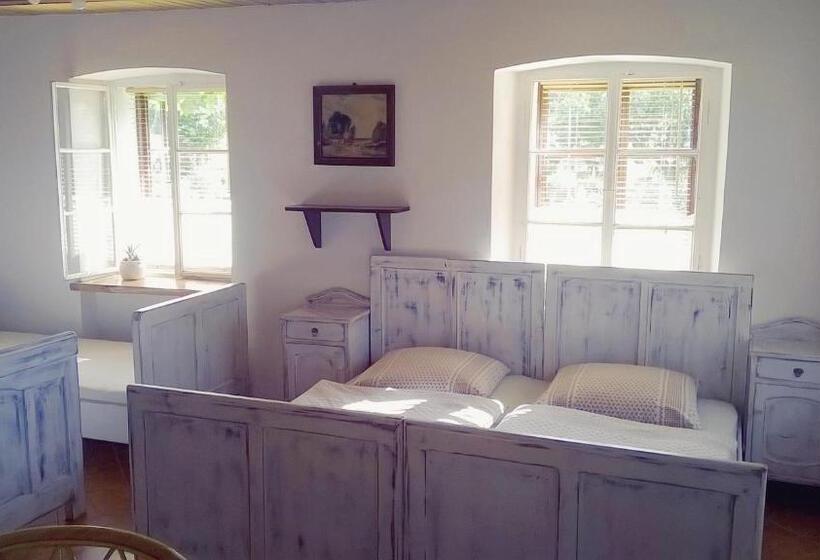 דירת חדר, Pension Laura