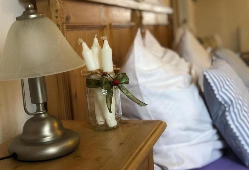 סוויטה משפחתית 2 חדרי שינה, Pension Laura