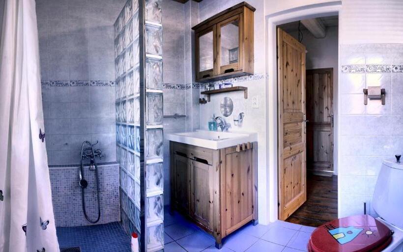 סוויטה משפחתית 2 חדרי שינה, Pension Laura