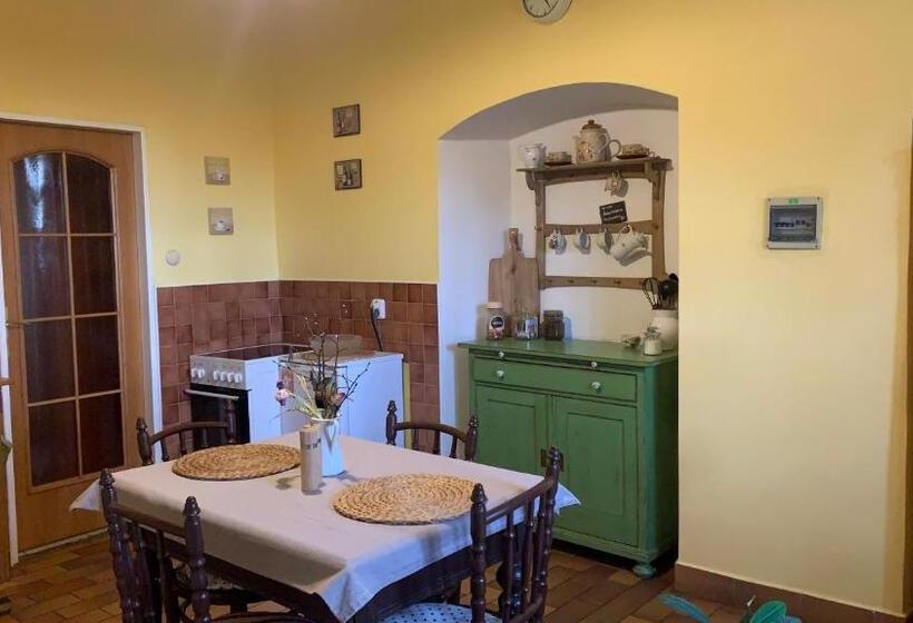 חדר סטנדרט לארבעה, Pension Laura