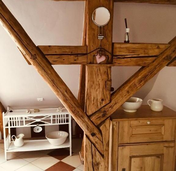 סוויטה משפחתית, Pension Laura