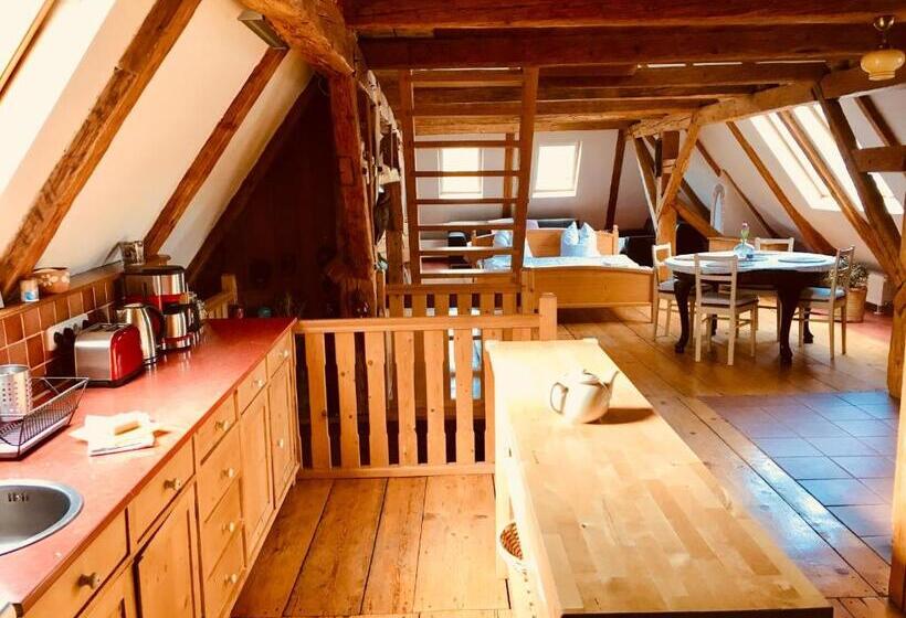 סוויטה משפחתית, Pension Laura