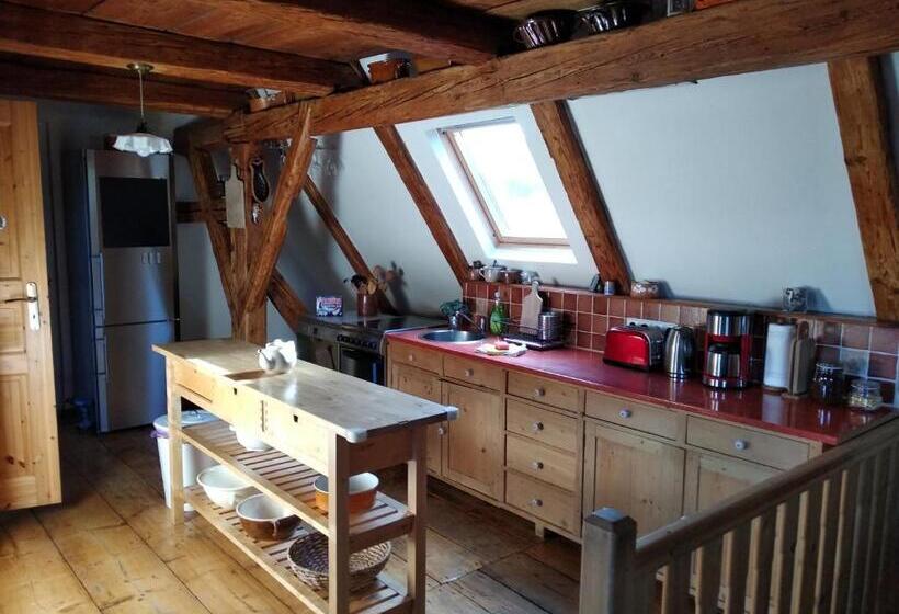 סוויטה משפחתית, Pension Laura