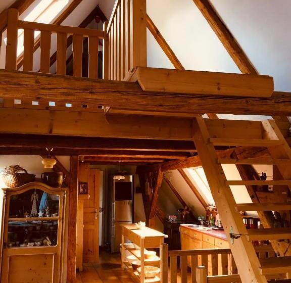 סוויטה משפחתית, Pension Laura