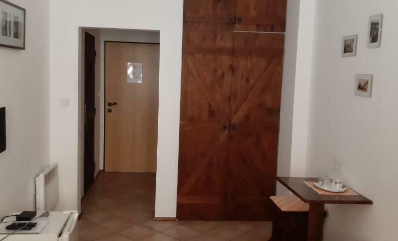 اتاق استاندارد, Penzion A Vinoteka Hrozen