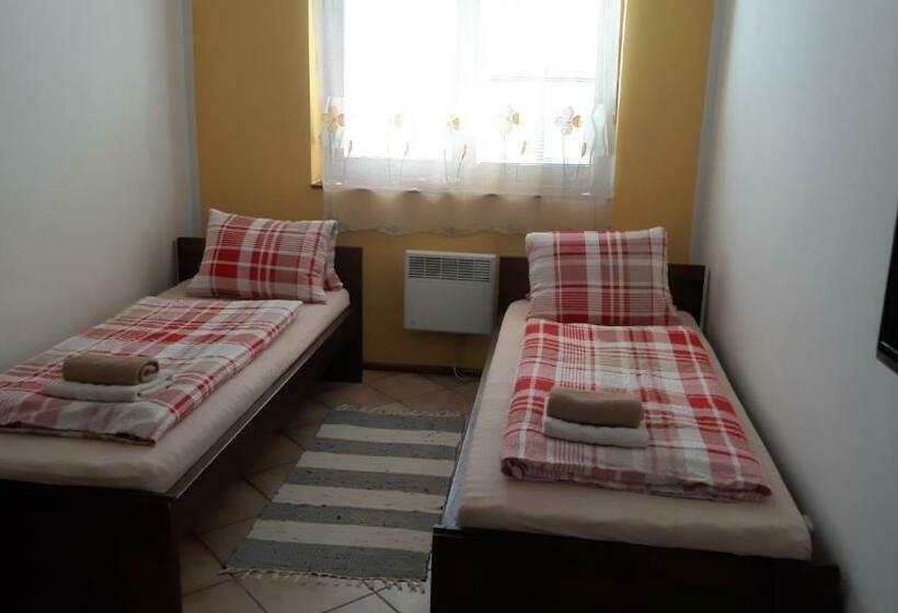 اتاق استاندارد, Penzion A Vinoteka Hrozen