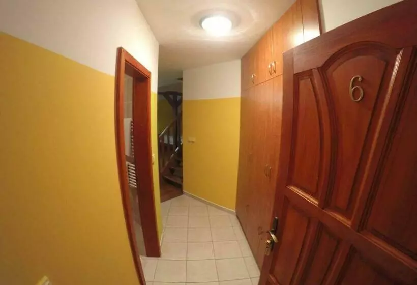Deluxe-huoneisto 1 Makuuhuone, Penzion U Holuba